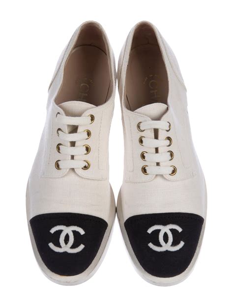 vintage chanel shoe with no stamp